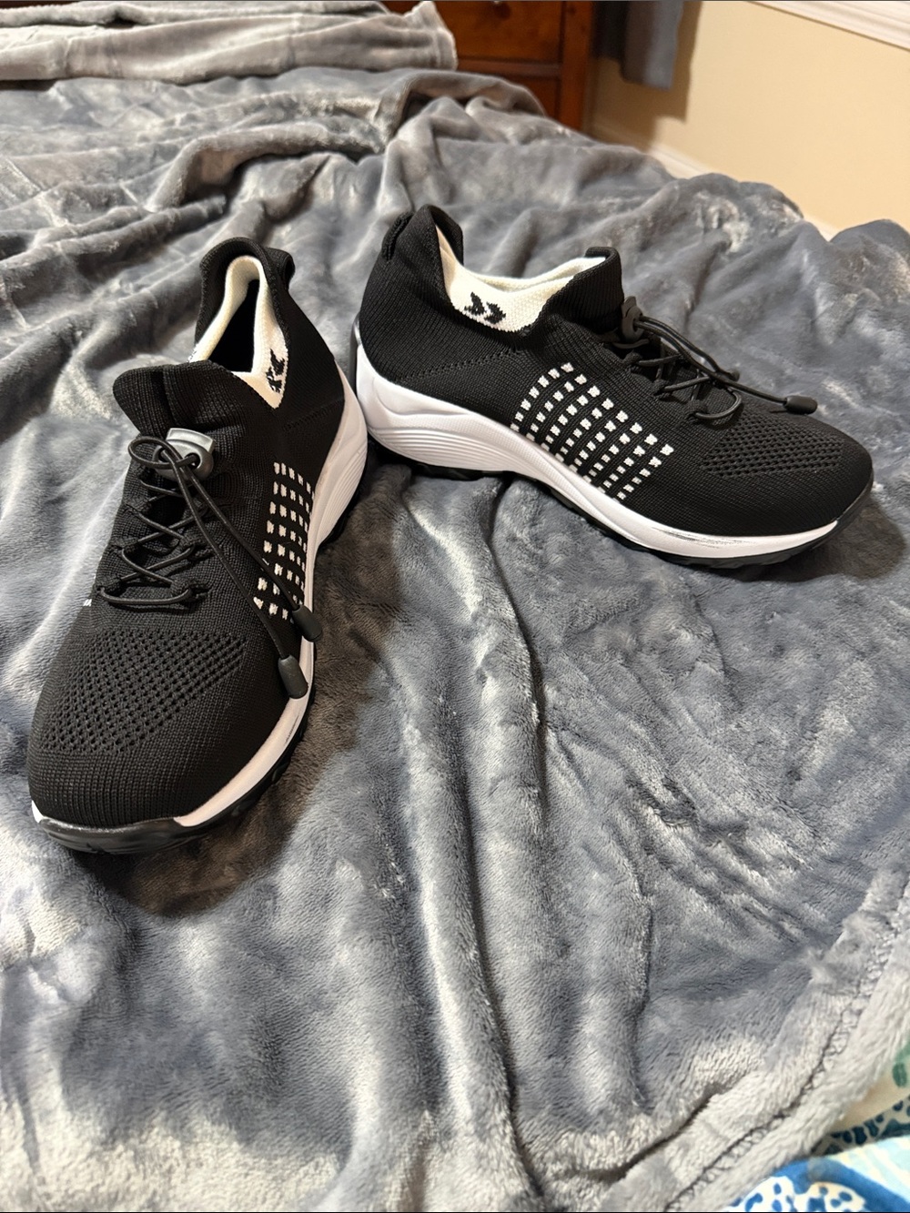 Comfort Wear Ortho stretch cushion women’s shoes. All day comfort wear. Size 9